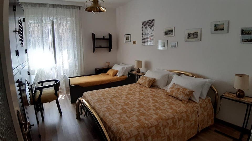 Photo of the whole room, Bedroom