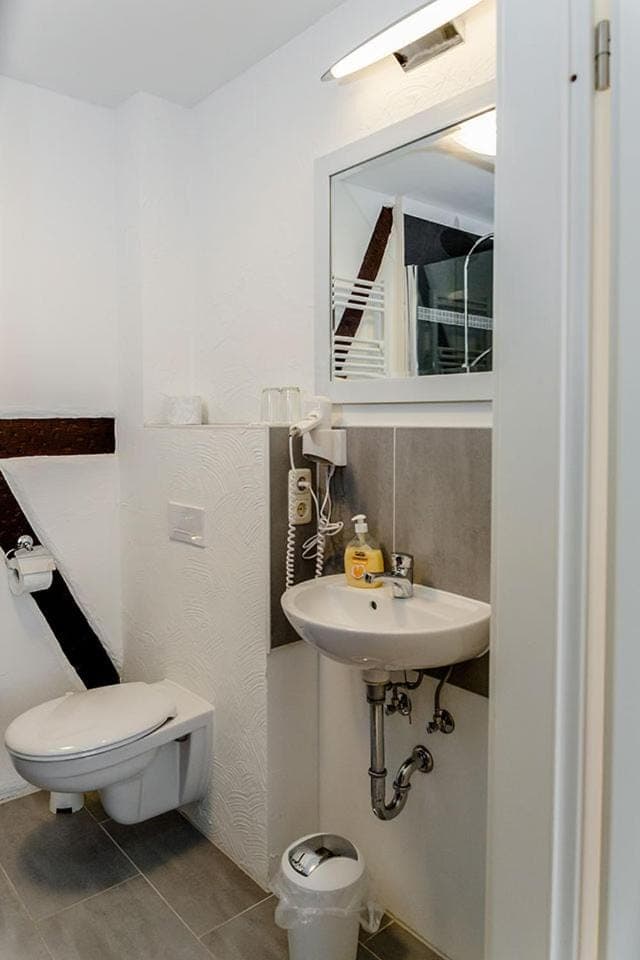 Toilet, Bathroom, towels