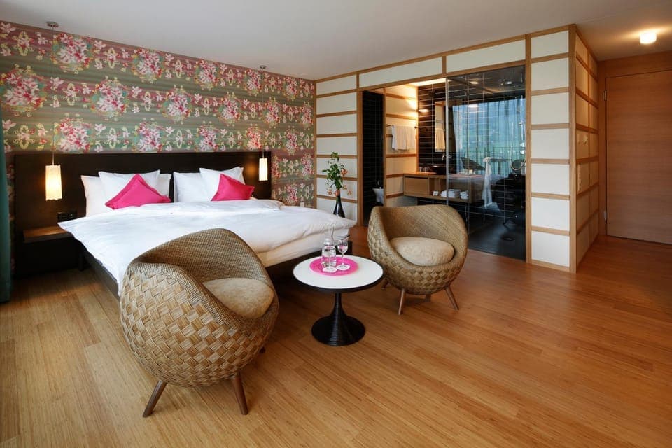 Bed, Bathroom, Photo of the whole room, Seating area, Bedroom