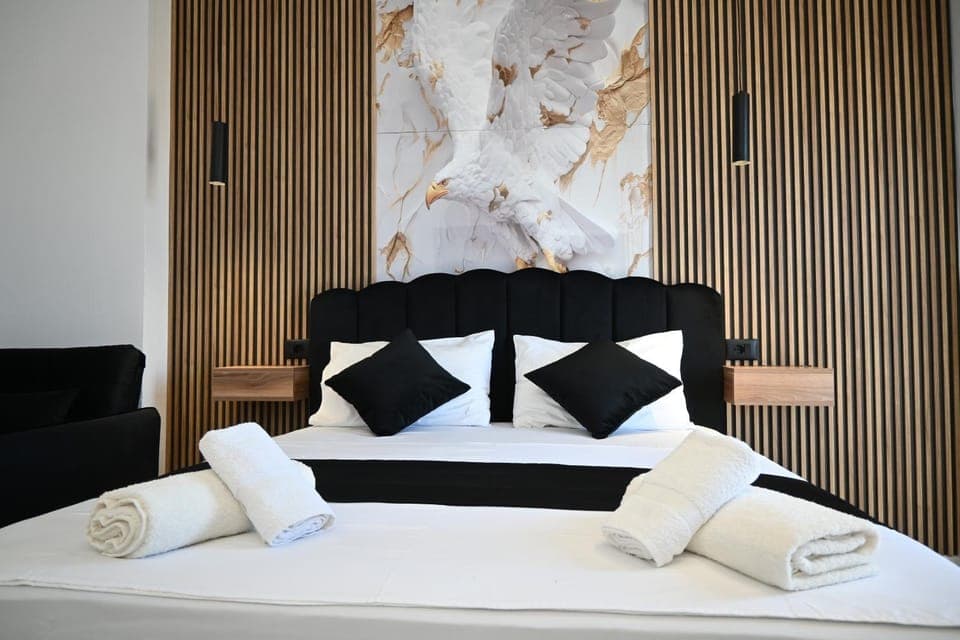 Photo of the whole room, towels