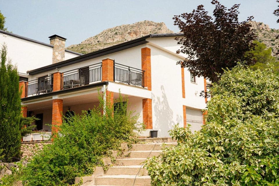 Property building, Natural landscape, Garden, Garden view, Mountain view