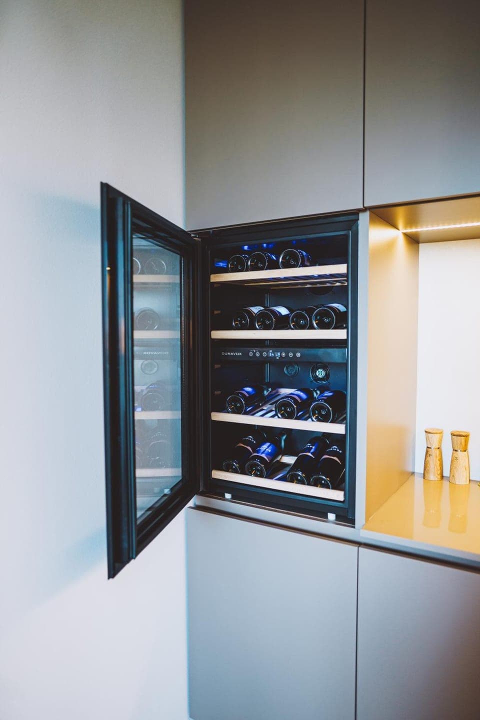 Kitchen or kitchenette, Alcoholic drinks, kitchen