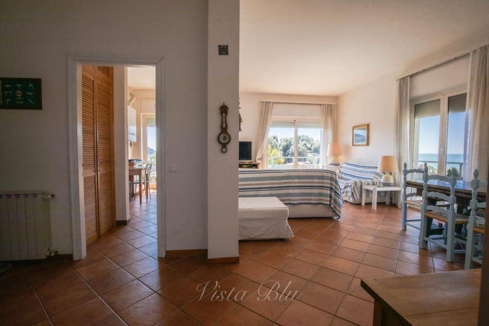 Communal lounge/ TV room, Facade/entrance, Living room, Seating area, Dining area, internet