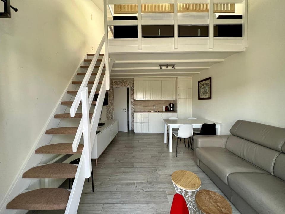 Kitchen or kitchenette, Seating area