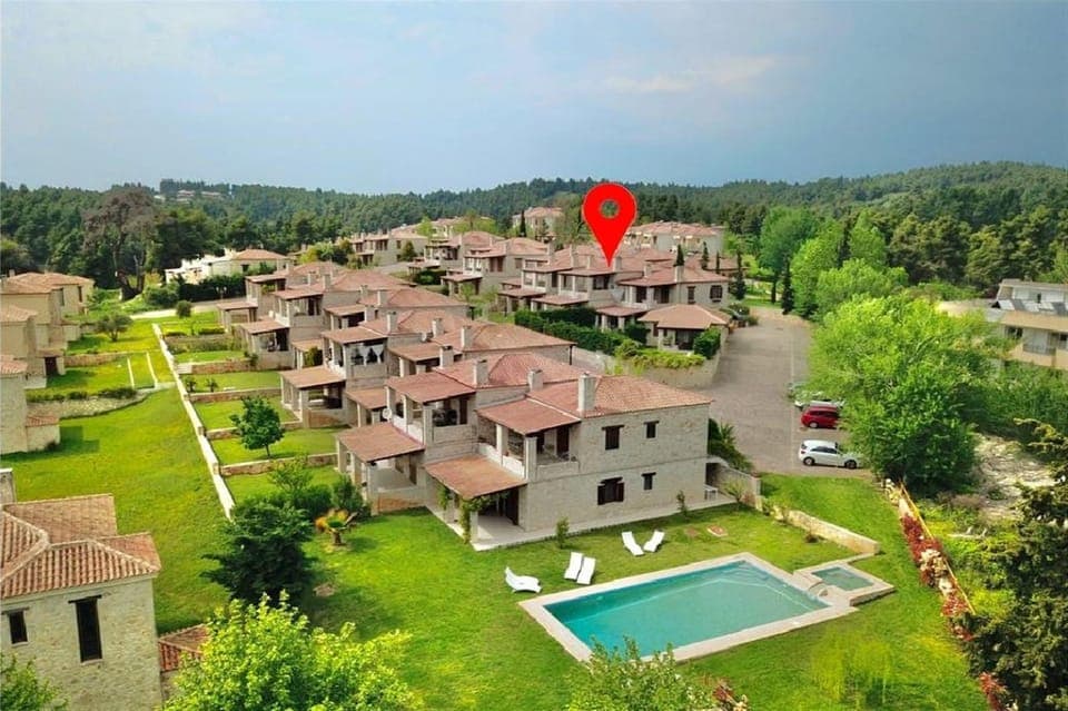 Bird's eye view, Swimming pool