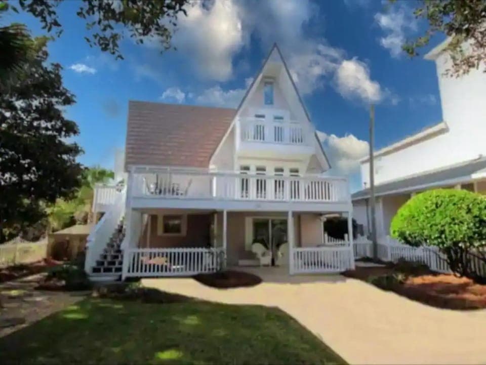 Say YES To Spring! 4BR Home w private pool 2 min to Destin beaches House in Destin