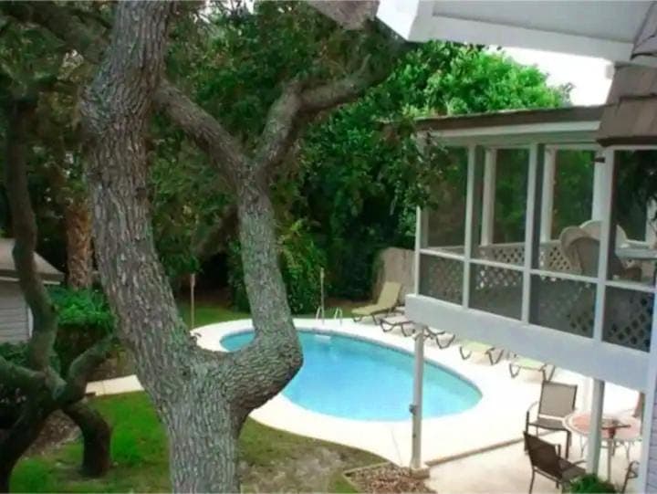 Swimming pool
