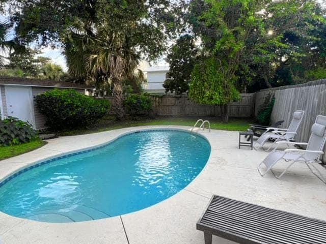 Swimming pool