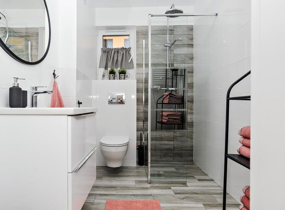 Shower, Toilet, Bathroom, towels