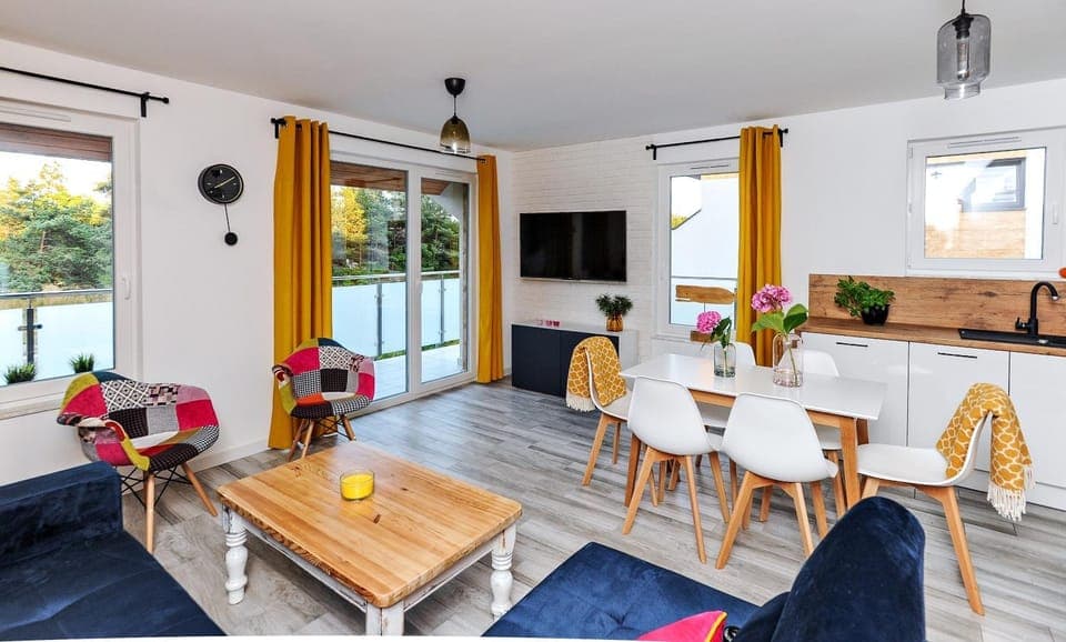 TV and multimedia, Living room, Seating area, Dining area