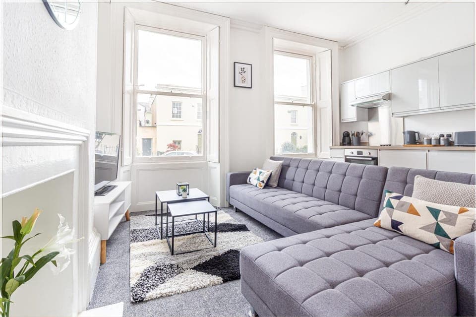 Kitchen or kitchenette, Living room, Seating area, minibar, pet friendly, stove