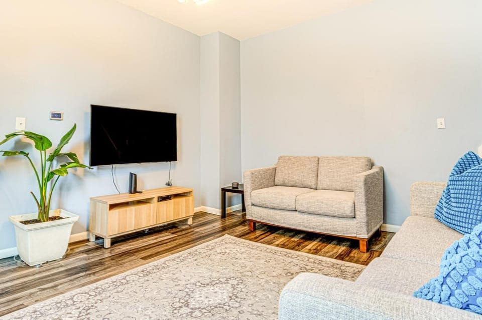 1 Mi to Dtown & Lucas Oil Stadium: Fenced Yard House in Indianapolis