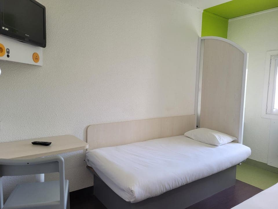 Bed, TV and multimedia