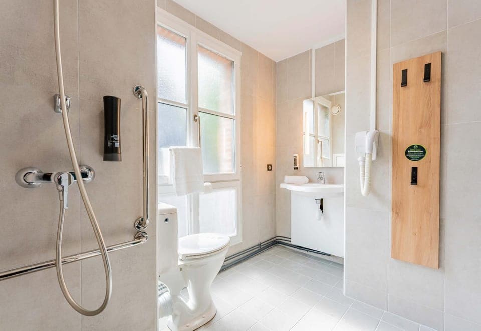 Bathroom, Facility for disabled guests
