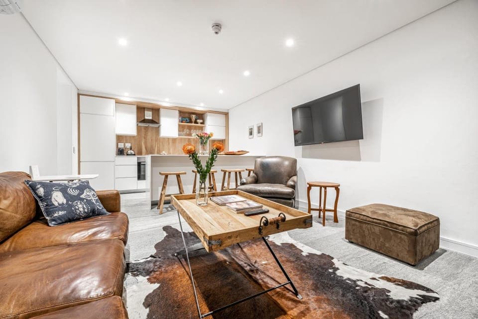 Kitchen or kitchenette, Living room, Dining area