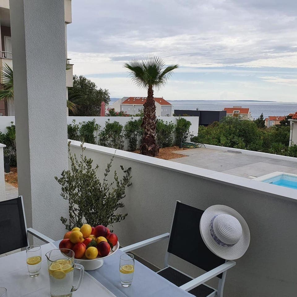 Pool view, Sea view