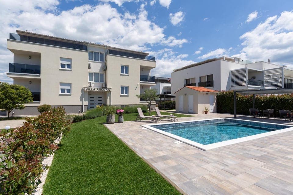 Property building, Swimming pool