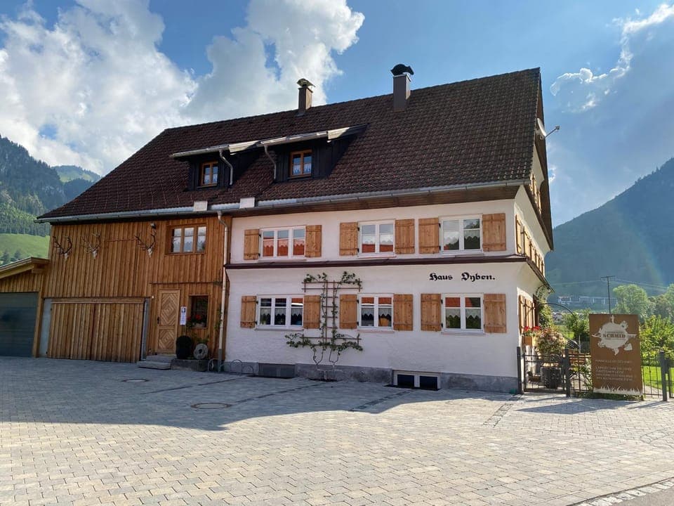 Property building, Summer, Parking