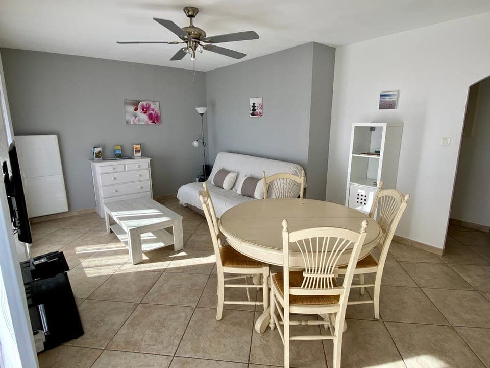 Communal lounge/ TV room, TV and multimedia, Living room, Dining area