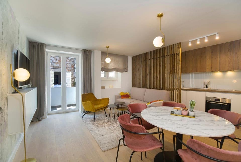 Living room, Seating area, Dining area