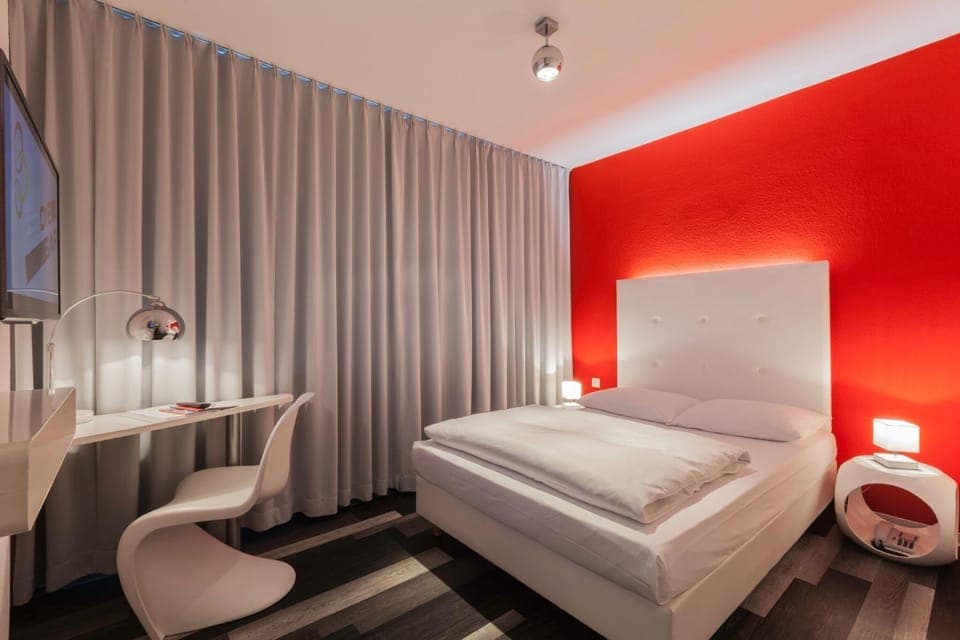 Bed, Photo of the whole room