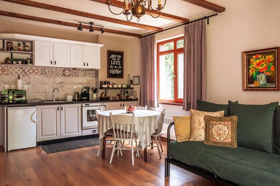 Kitchen or kitchenette, Living room