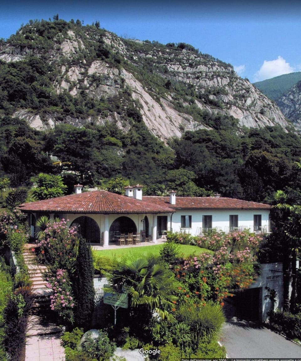Facade/entrance, Mountain view