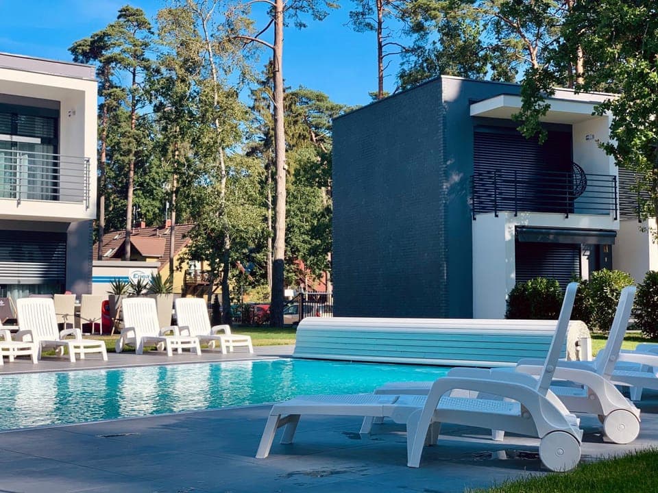 Property building, Day, Swimming pool, sunbed