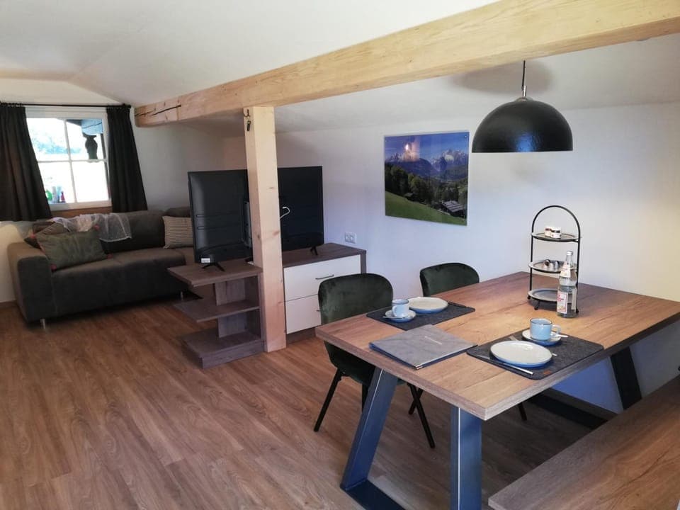 Seating area, Dining area