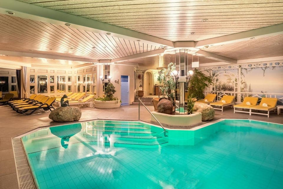 Swimming pool, Swimming pool