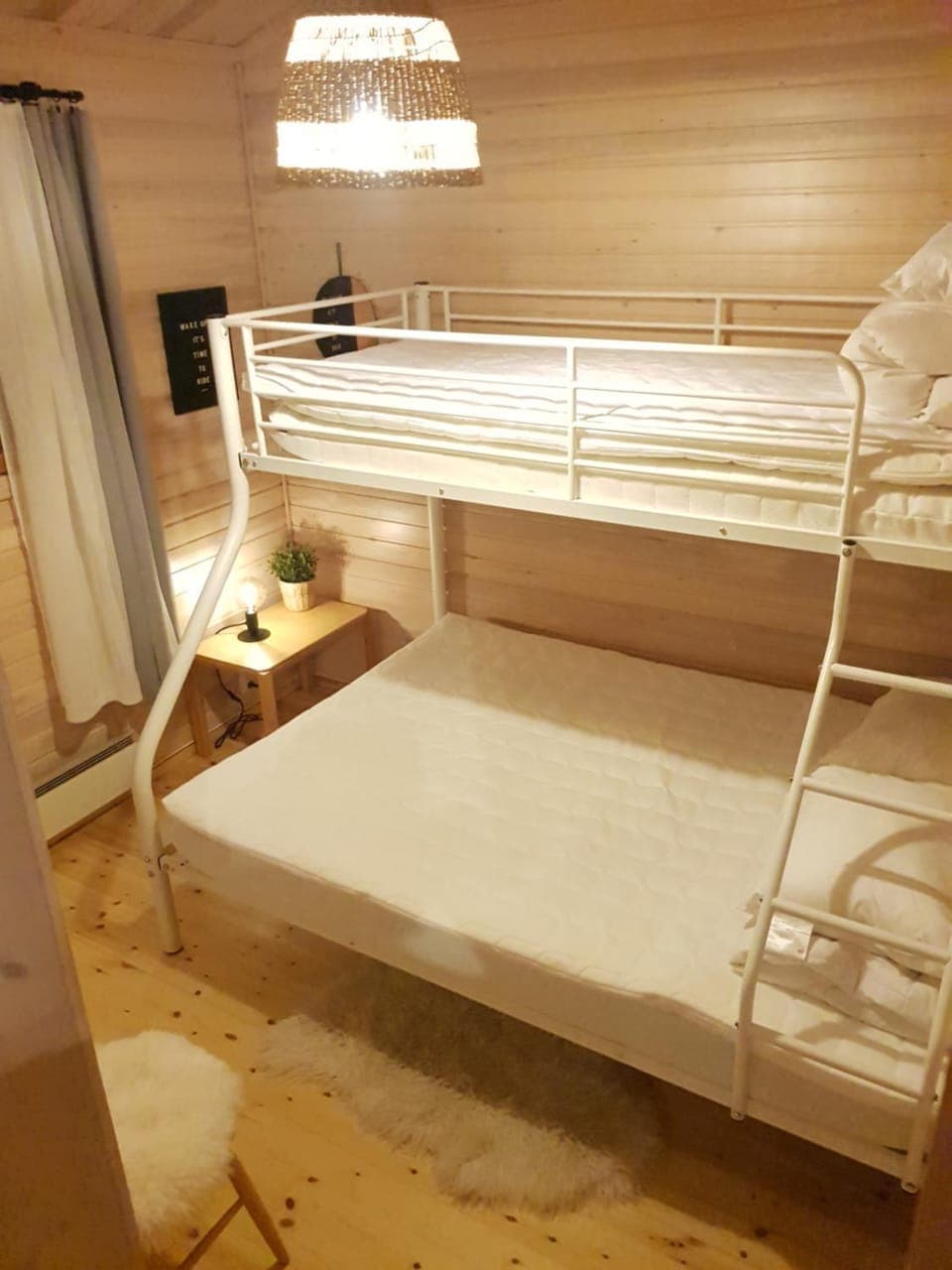 Bedroom, bunk bed