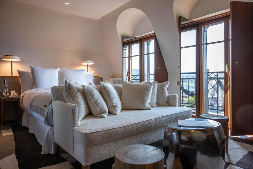 Bedroom, Lake view