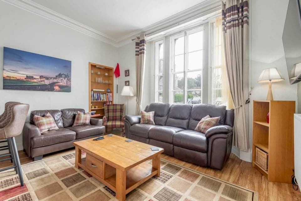 Communal lounge/ TV room, Living room