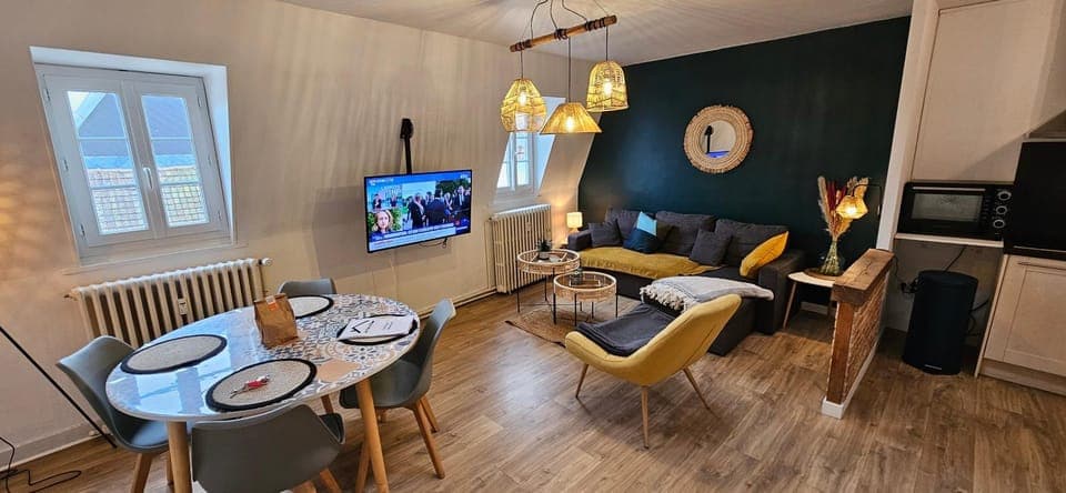 TV and multimedia, Living room, Dining area