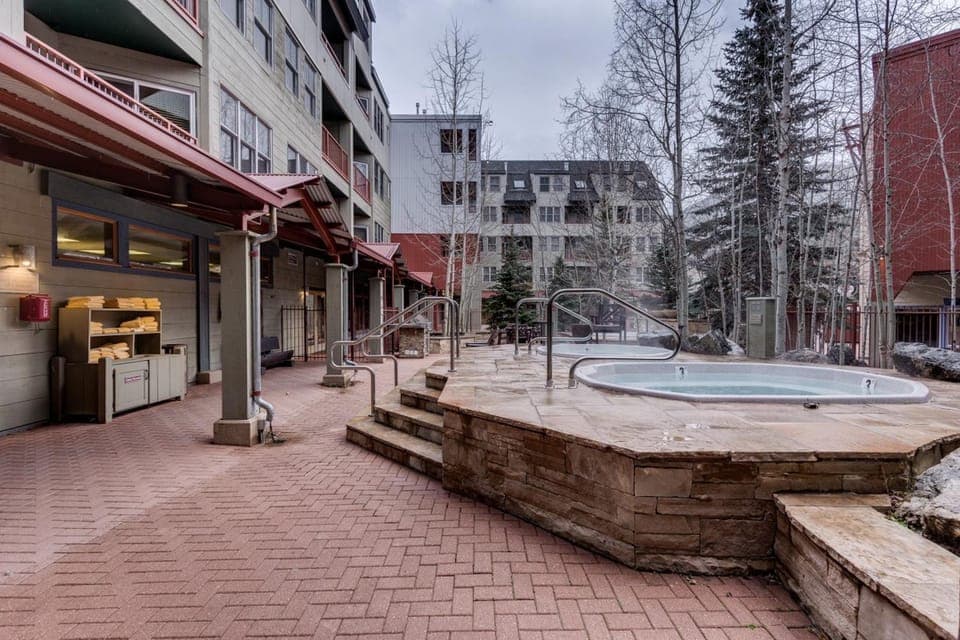Property building, Hot Tub