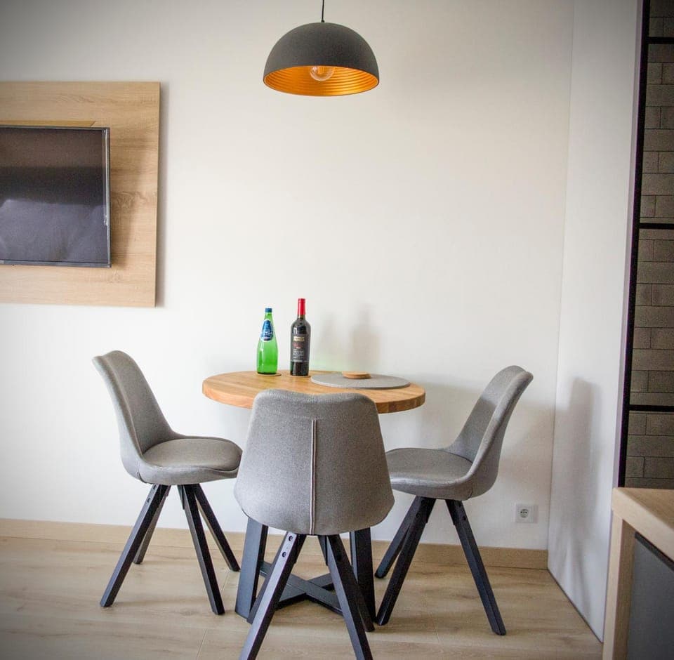 TV and multimedia, Living room, Seating area, Dining area