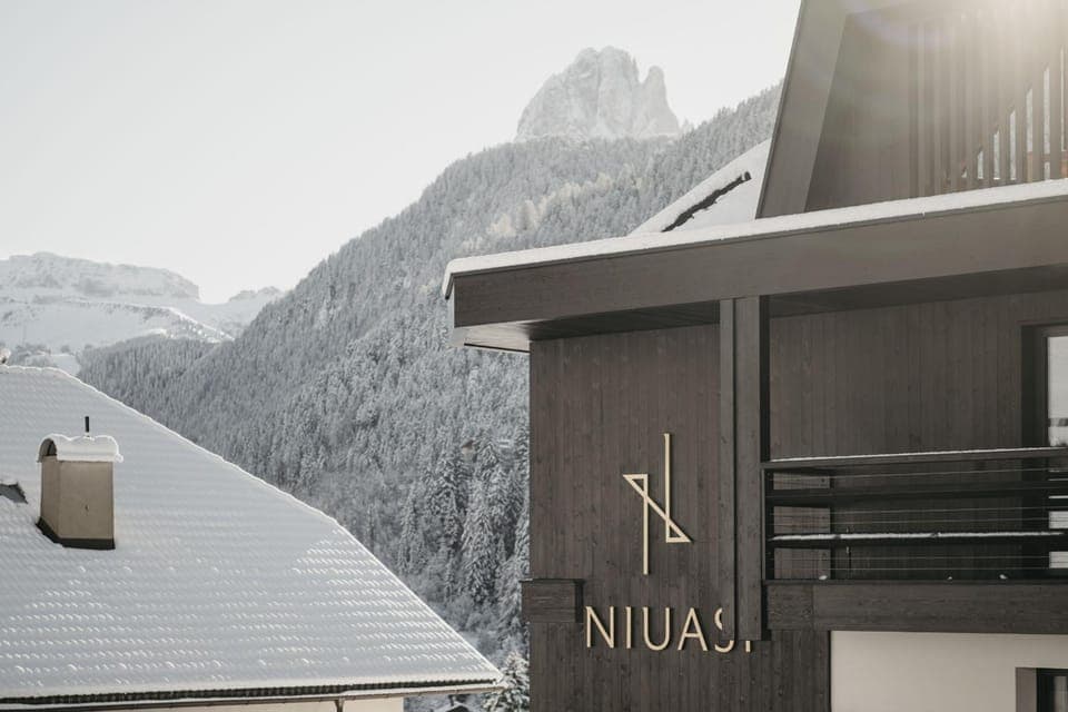 Property building, Natural landscape, Mountain view