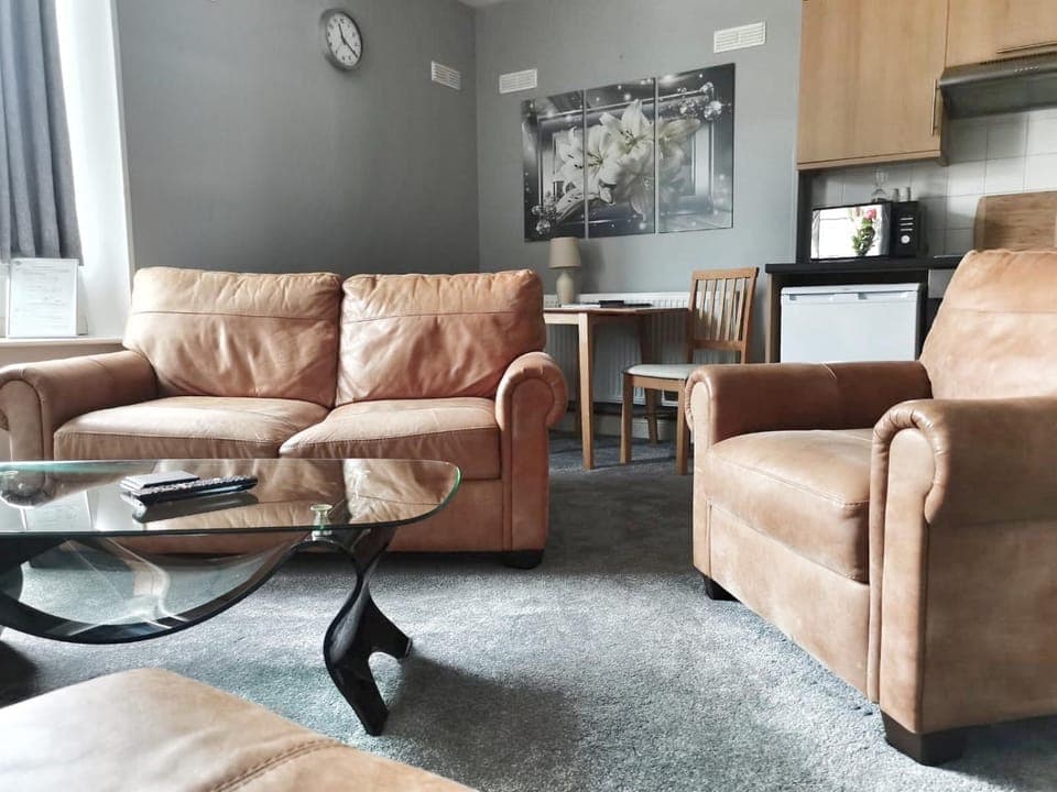 TV and multimedia, Kitchen or kitchenette, Living room, Dining area