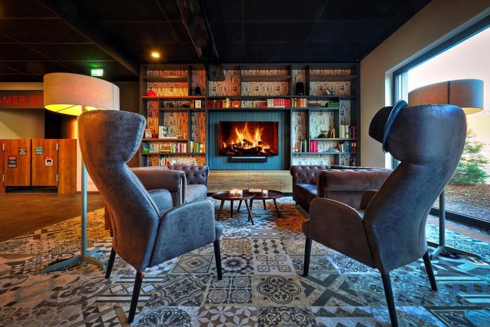 Restaurant/places to eat, Communal lounge/ TV room