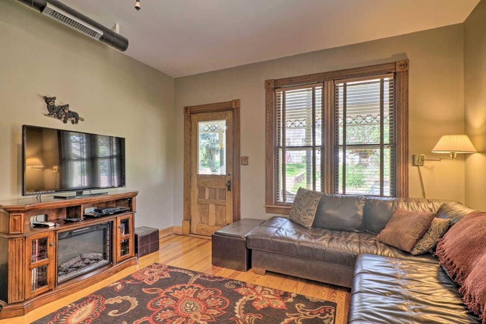 Historic Manitou Springs Victorian: Walk Downtown! House in Manitou Springs