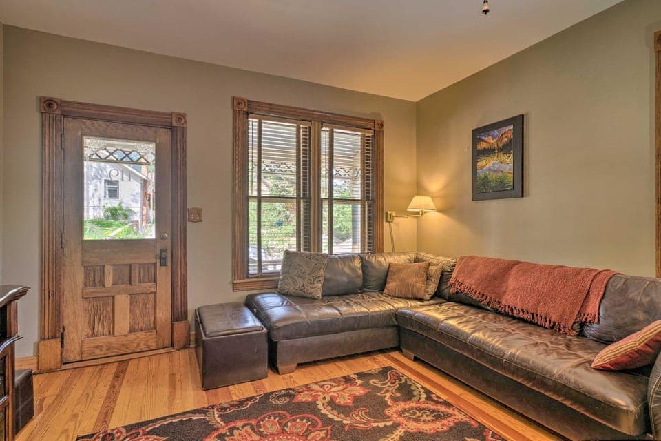 Historic Manitou Springs Victorian: Walk Downtown! House in Manitou Springs