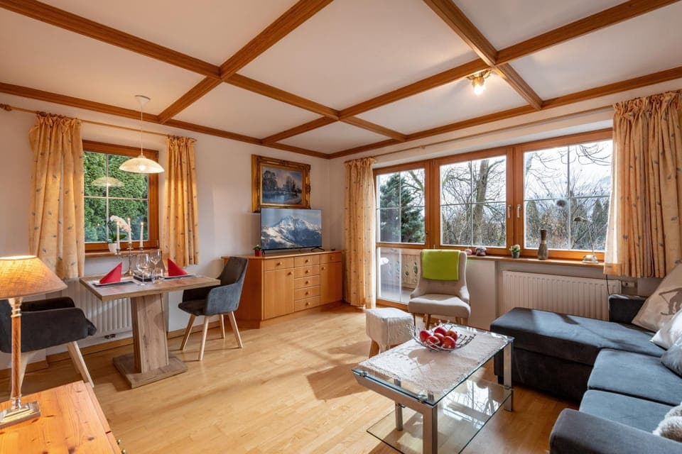 Communal lounge/ TV room, TV and multimedia, Living room, Dining area