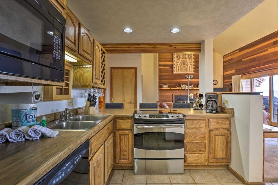 Resort Perks & Trail Access: Silverthorne Condo! House in Wildernest