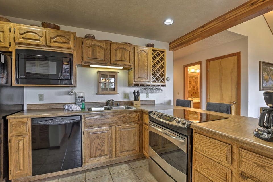Resort Perks & Trail Access: Silverthorne Condo! House in Wildernest
