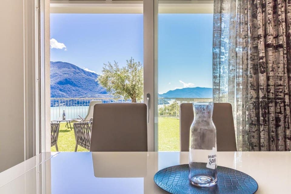Dining area, Garden view, Lake view, Mountain view
