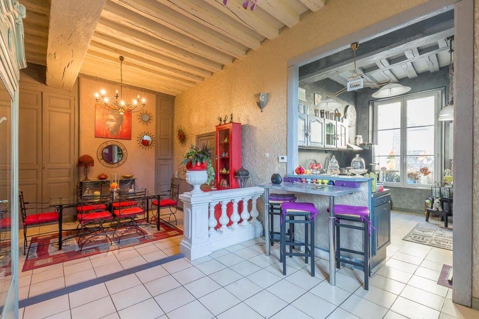 Kitchen or kitchenette, Seating area