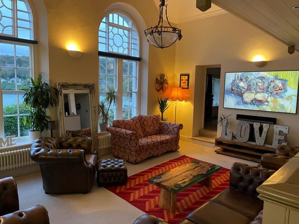 Communal lounge/ TV room