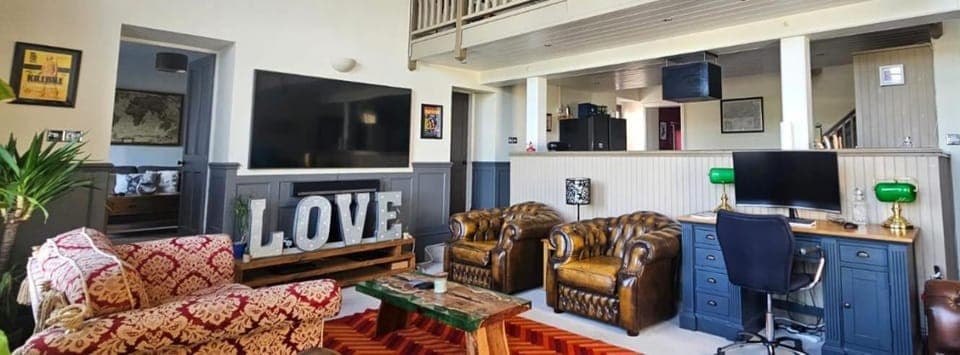 Communal lounge/ TV room