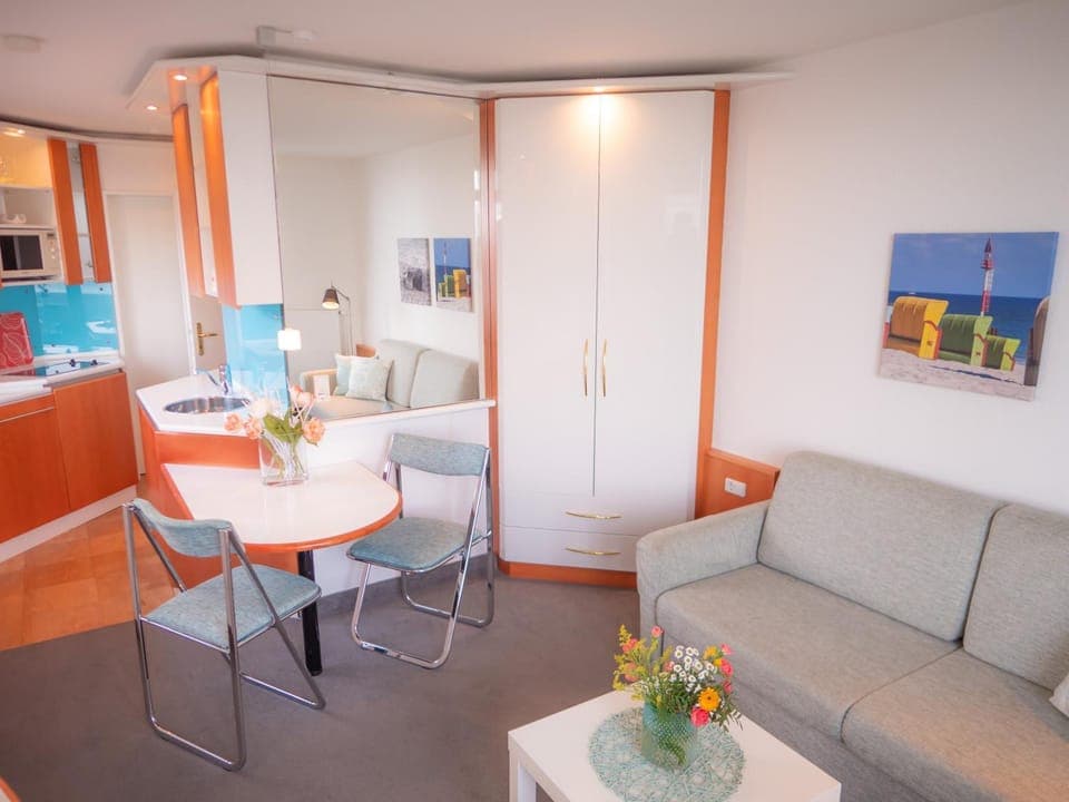 Seating area, Dining area