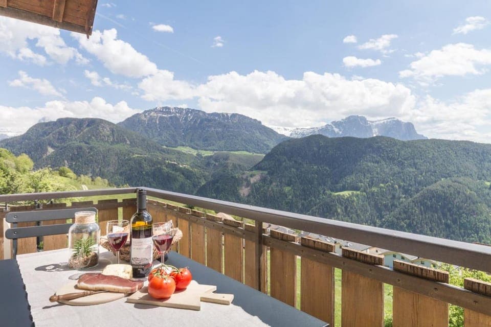 Balcony/Terrace, Food and drinks, Mountain view